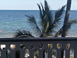 Travellers Beach Hotel & Club