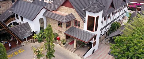 Travellers Beach Hotel & Club