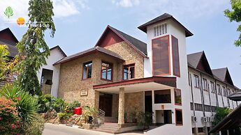 Travellers Beach Hotel & Club