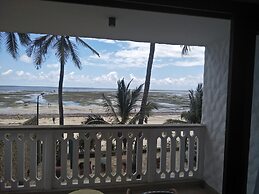 Travellers Beach Hotel & Club