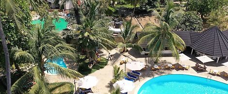 Travellers Beach Hotel & Club