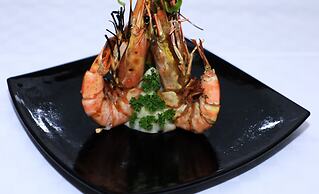 Travellers Beach Hotel & Club