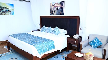 Travellers Beach Hotel & Club