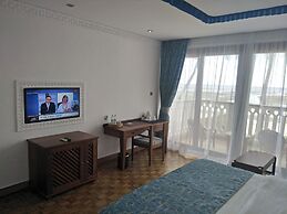 Travellers Beach Hotel & Club