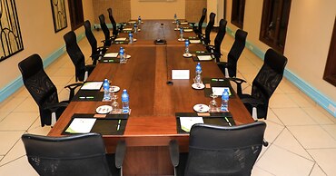 Travellers Beach Hotel & Club