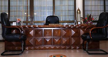 Travellers Beach Hotel & Club