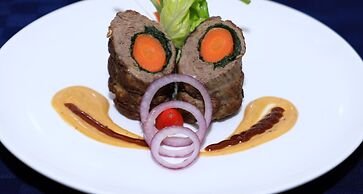 Travellers Beach Hotel & Club