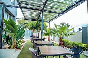 Cycad Palm Hotel