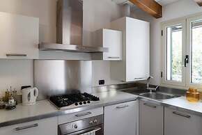 Large apartment in Milan center