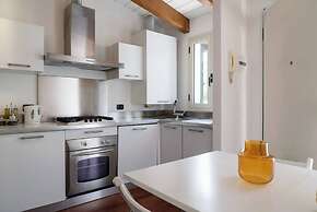 Large apartment in Milan center