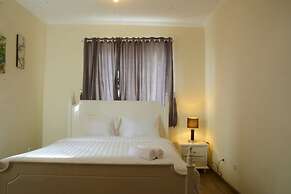 Luxury Design Grand Palace Kemayoran Apartment With Private Bathtub