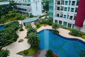 Woodland Park Residence Kalibata View Swimming Pool