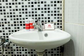 Cozy Green Pramuka Apartment