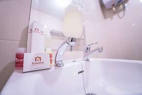 Cozy Apartment at Parahyangan Residence with Direct Access to Swimming