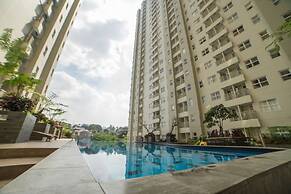 Cozy Apartment at Parahyangan Residence with Direct Access to Swimming