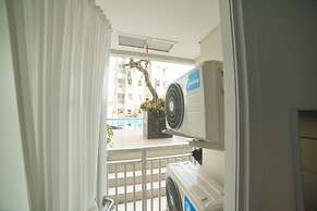 Cozy Apartment at Parahyangan Residence with Direct Access to Swimming