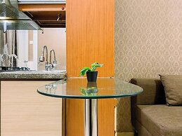 Pool View Apartment Green Pramuka