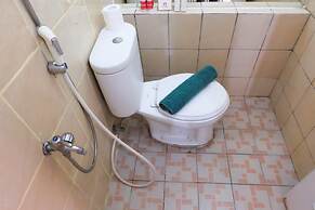 Pool View Apartment Green Pramuka