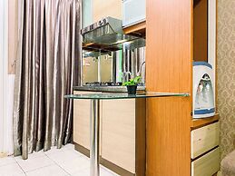 Pool View Apartment Green Pramuka