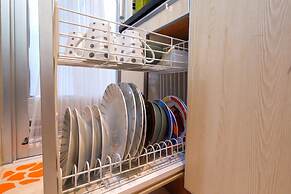 Green Bay Pluit Apartment With Direct Access To Shopping Center