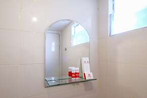 Bassura City Apartment with Mall Access