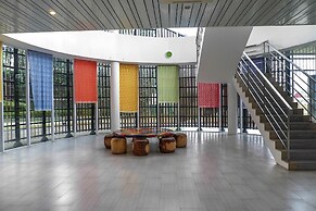 Exclusive L'Avenue Apartment