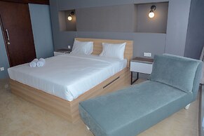 Exclusive L'Avenue Apartment