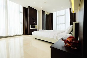 Modern Elegant Design L'Avenue Apartment