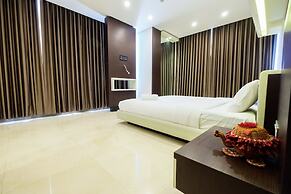 Modern Elegant Design L'Avenue Apartment
