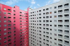 Easy Access to Mall Green Pramuka Apartment