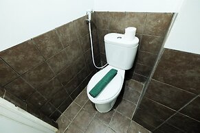 Easy Access to Mall Green Pramuka Apartment