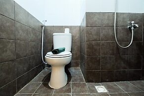 Easy Access to Mall Green Pramuka Apartment