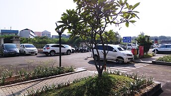 Good Apartment At Green Pramuka City