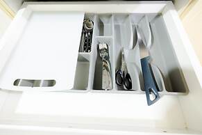 Simply & Clean Bassura City Apartment