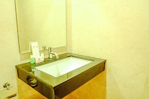 Spacious and Modern L'Avenue Apartment