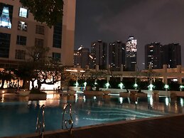 Casa Grande Apartment with Sofabed Connected to Kota Kasablanka