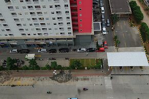 Comfy Studio Apartment @ Green Pramuka City