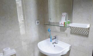 Studio Modern Tamansari The Hive Cawang