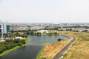 Deluxe and Comfortable The Springlake Summarecon Apartment