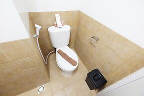 Clean And Tidy Green Pramuka Apartement