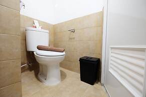 Clean And Tidy Green Pramuka Apartement