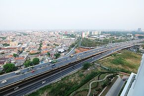 Clean And Tidy Green Pramuka Apartement