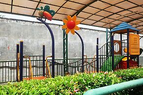 Cozy Green Park View Daan Mogot Apartment