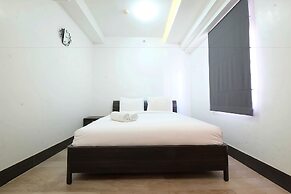 Spacious Apartment at Green Bay Pluit