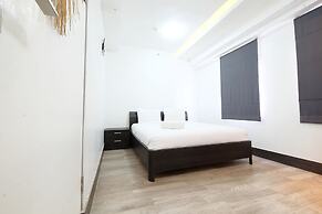 Spacious Apartment at Green Bay Pluit