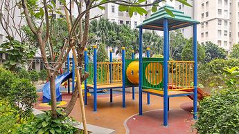 Spacious Apartment at Green Bay Pluit