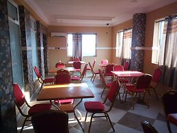 Modroy Hotel and Suites