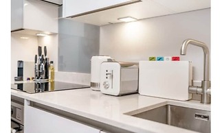 Tailored Stays - Victoria Road