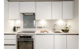 Tailored Stays - Victoria Road