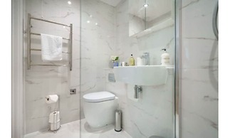 Tailored Stays - Victoria Road